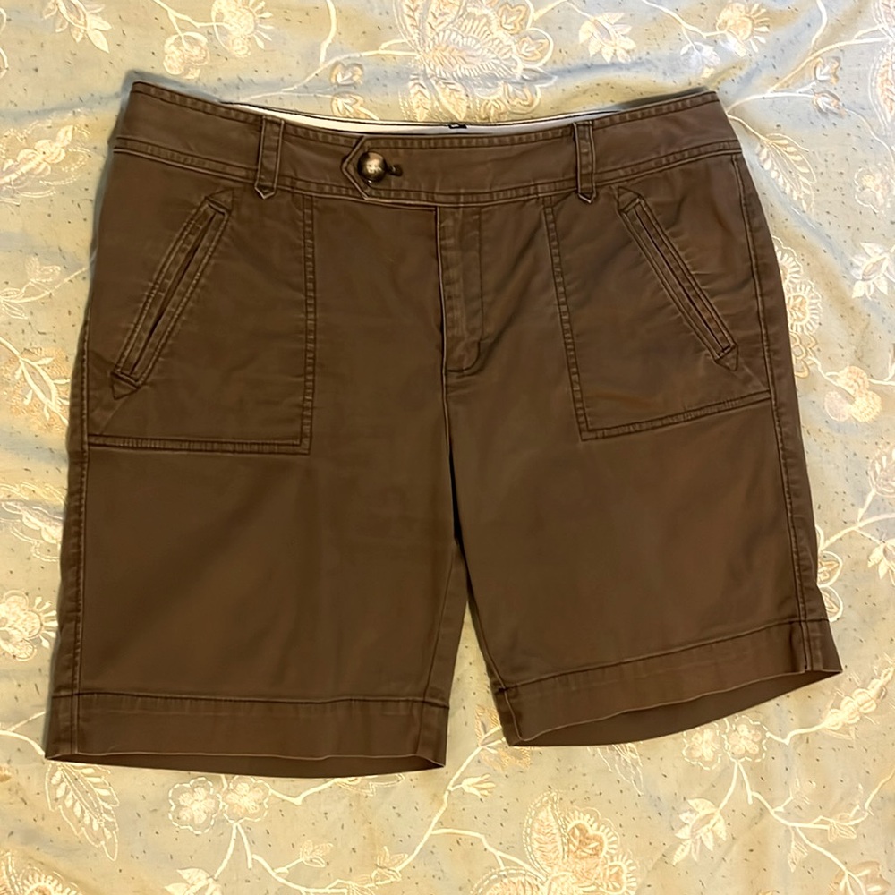 Brown Eddie Bauer shorts. Size 12. Great condition.